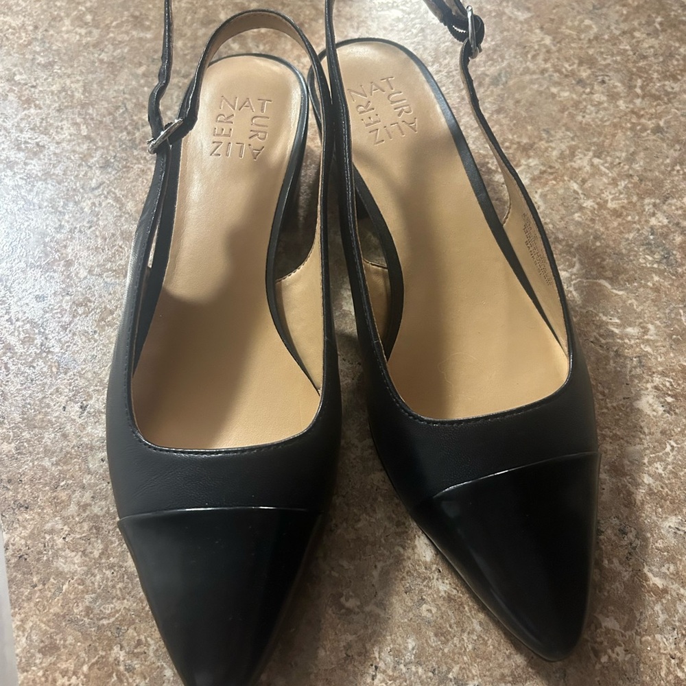 Naturalizer Banks Slingback Women’s Black Leather Heels